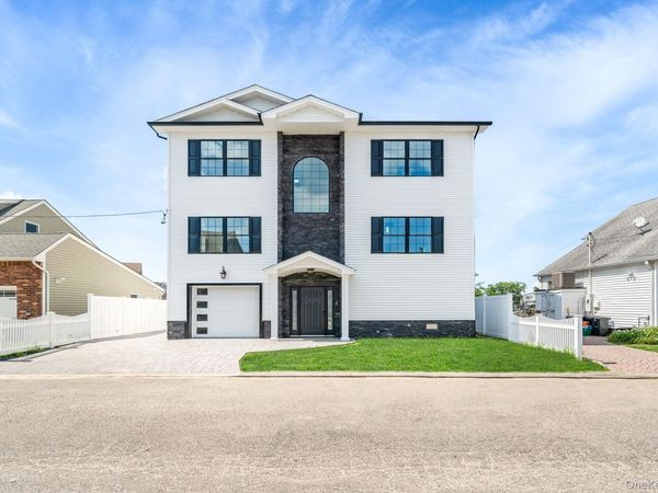 23 Bay Street, Bellmore, NY 11710