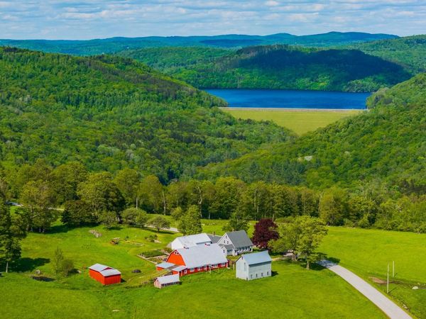 395 King Hill Road, Readsboro, VT 05350