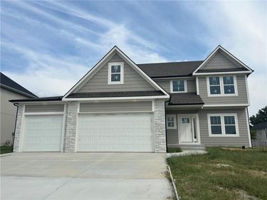 2372 NE Colonnade Avenue, Blue Springs, MO 64029