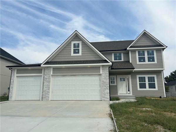 2372 NE Colonnade Avenue, Blue Springs, MO 64029