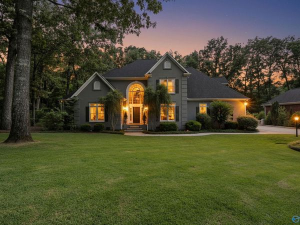 404 Ferncrest Street SW, Hartselle, AL 35640