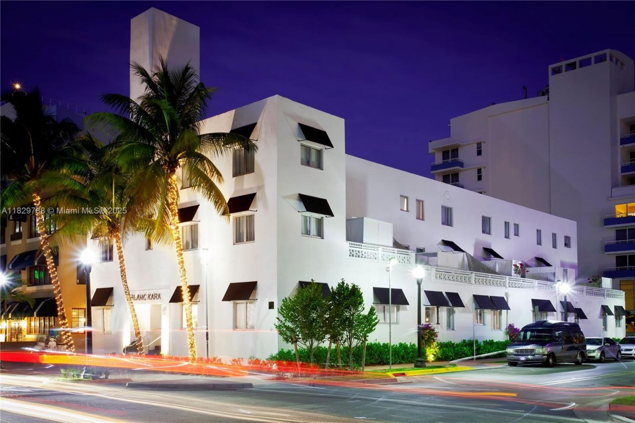 205 Collins Ave, Miami Beach, FL 33139 Photo