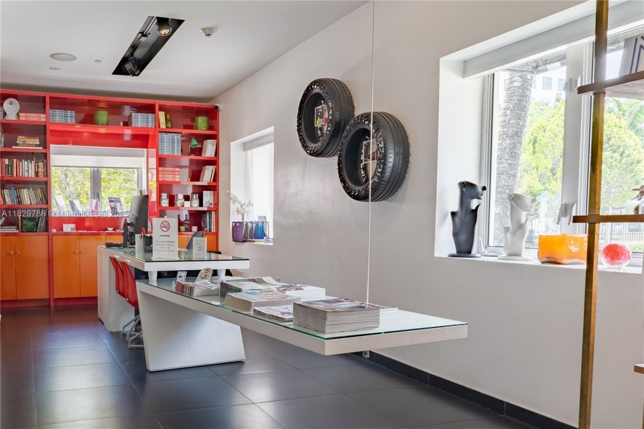 205 Collins Ave, Miami Beach, FL 33139 Photo