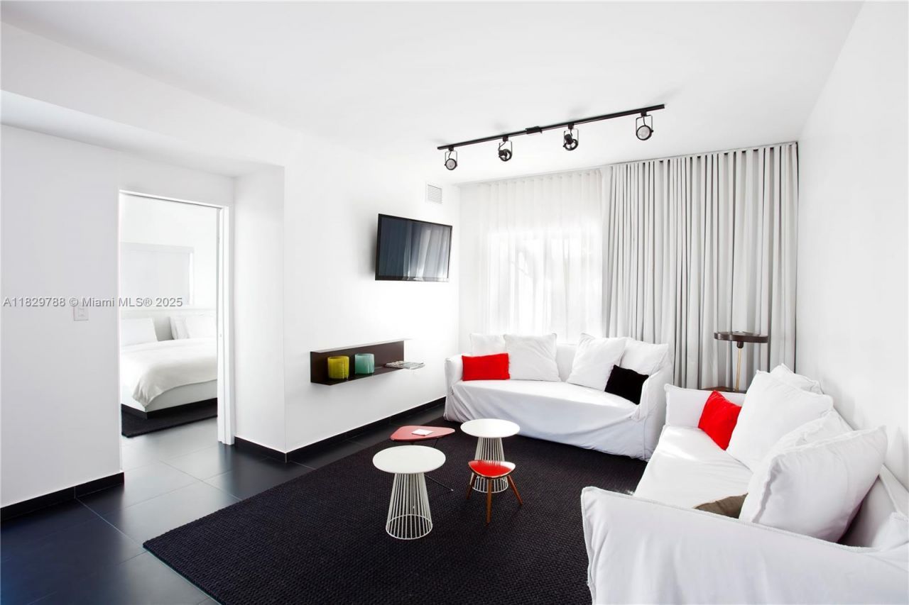 205 Collins Ave, Miami Beach, FL 33139 Photo