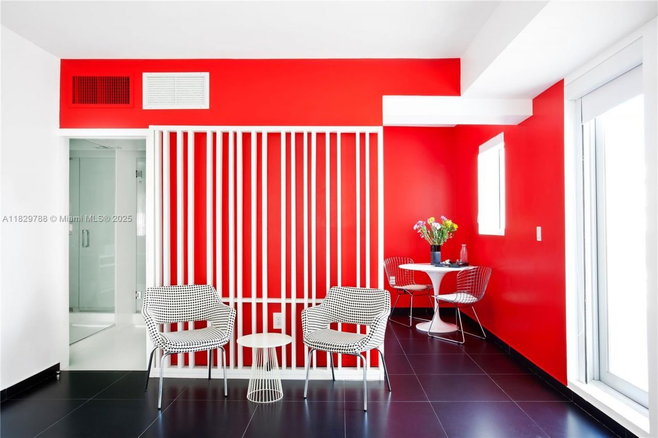 205 Collins Ave, Miami Beach, FL 33139 Photo