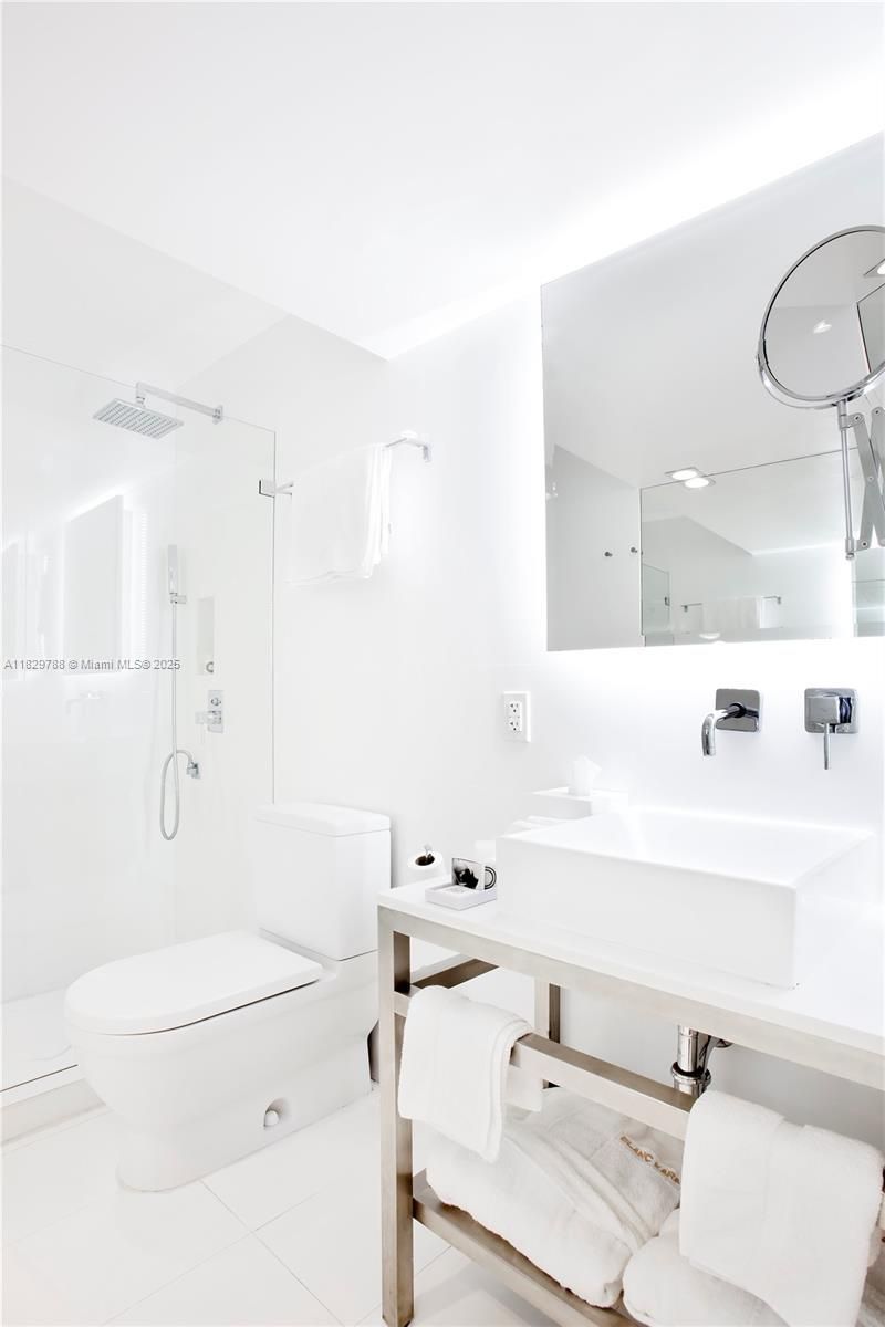 205 Collins Ave, Miami Beach, FL 33139 Photo