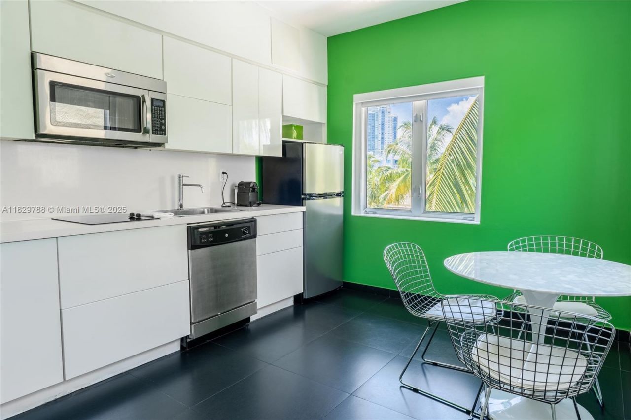 205 Collins Ave, Miami Beach, FL 33139 Photo