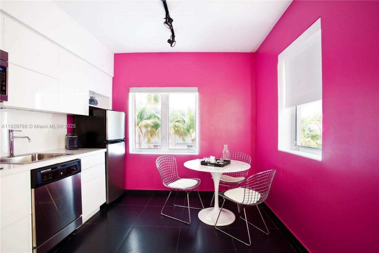 205 Collins Ave, Miami Beach, FL 33139 Photo