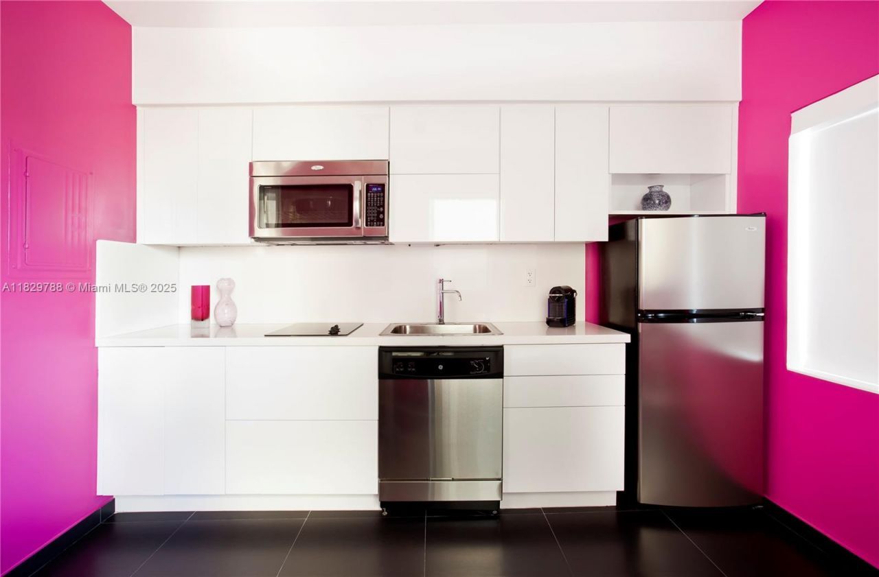 205 Collins Ave, Miami Beach, FL 33139 Photo