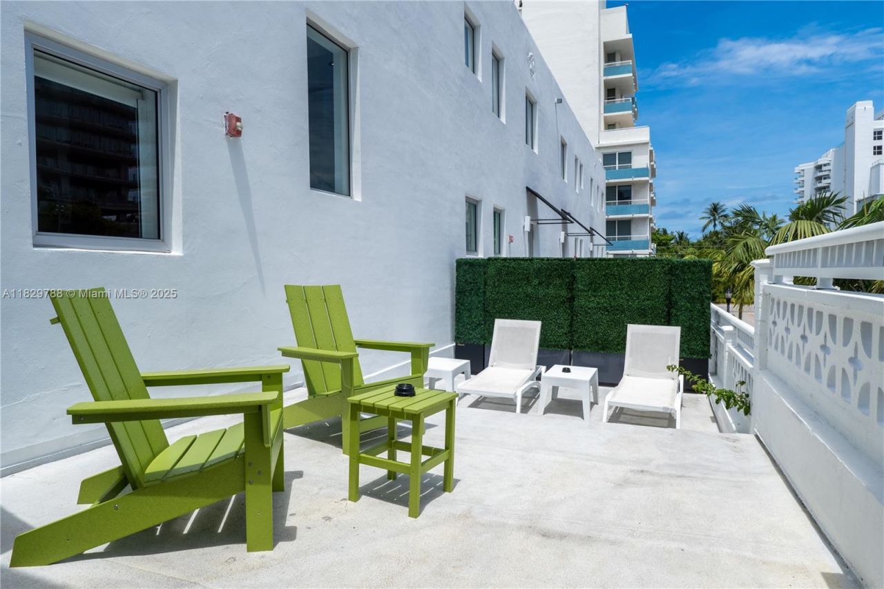 205 Collins Ave, Miami Beach, FL 33139 Photo