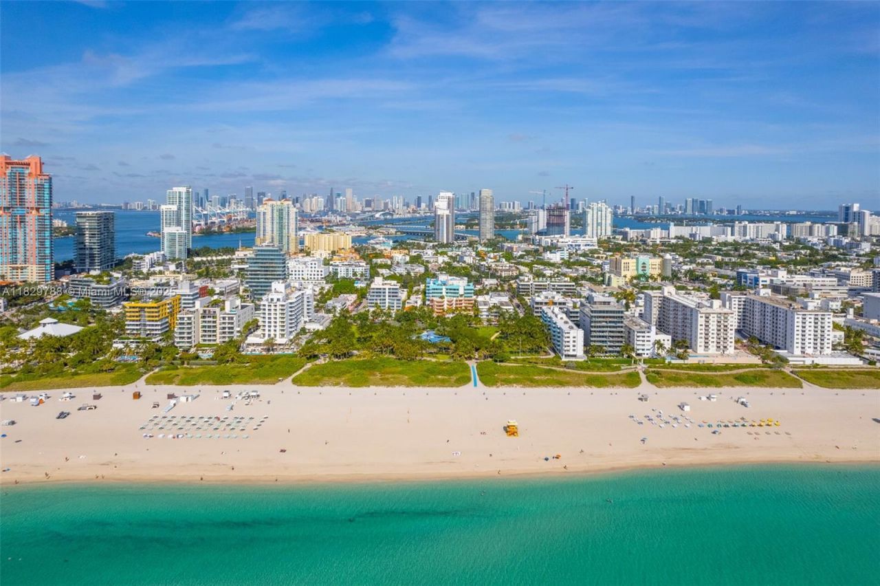 205 Collins Ave, Miami Beach, FL 33139 Photo