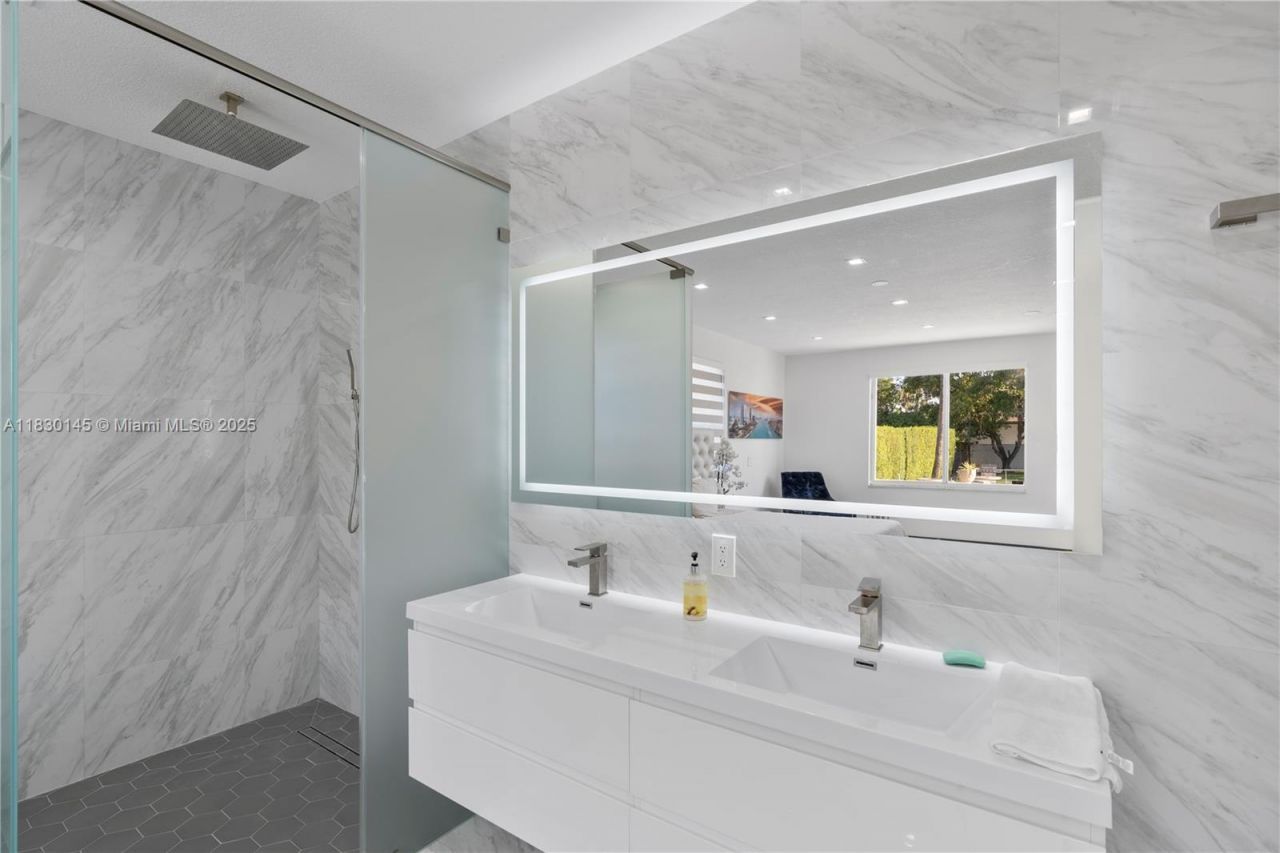 13815 SW 38th St, Miami, FL 33175 Photo