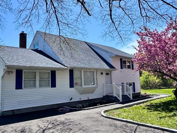 1070 Spur Drive S, Islip, NY 11706