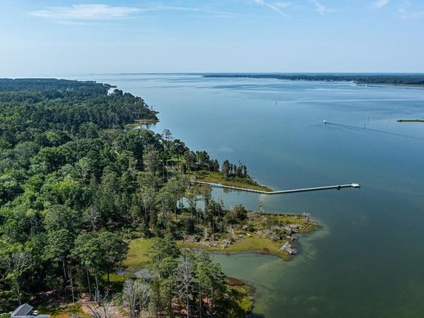 5 Pintail Cove Ln, North, VA 23056