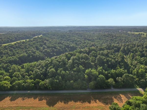 2326 Fairfield Rd, Westmoreland, TN 37186