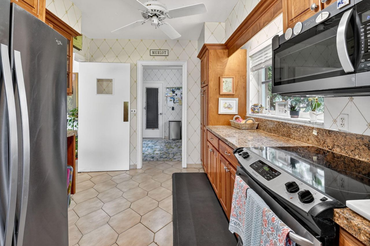 1095 Hibiscus Lane, Delray Beach, FL 33444 Photo