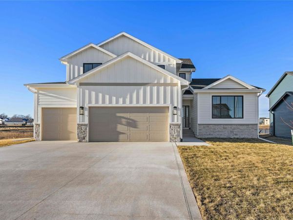 1335 NW Yorktown Drive, Waukee, IA 50263