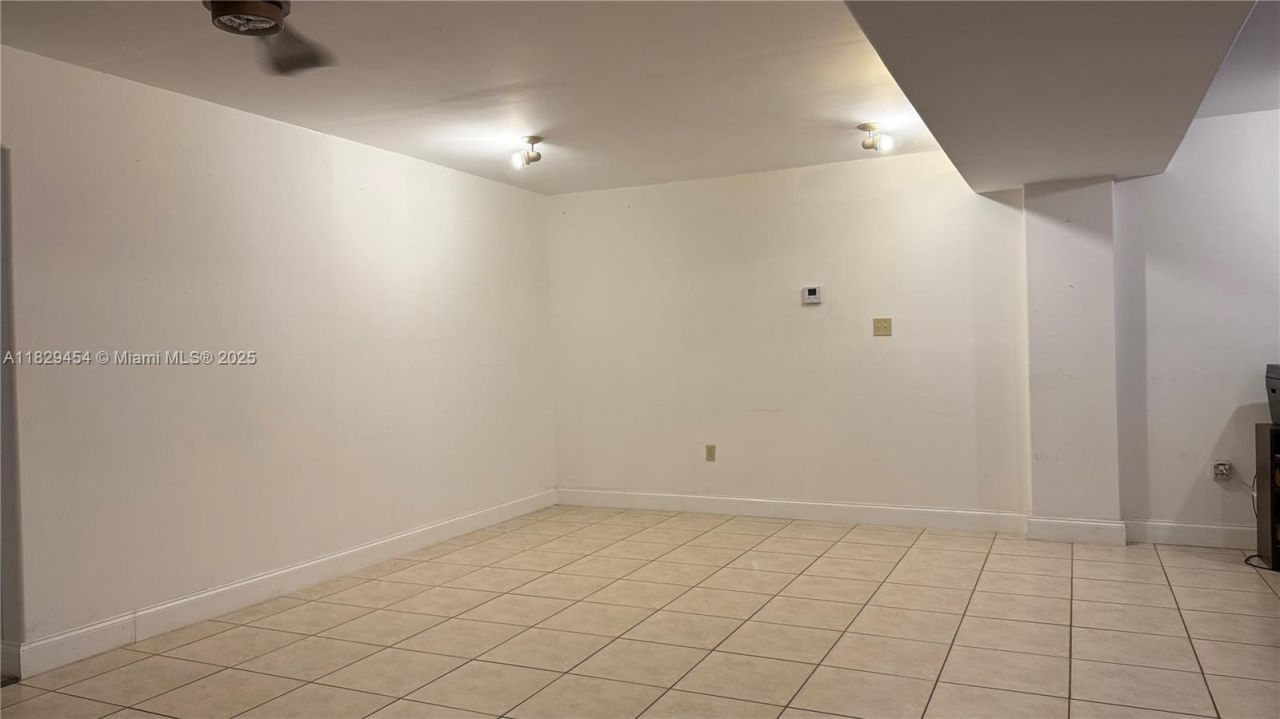 1651 W 37th St, Unit 402, Hialeah, FL 33012 Photo