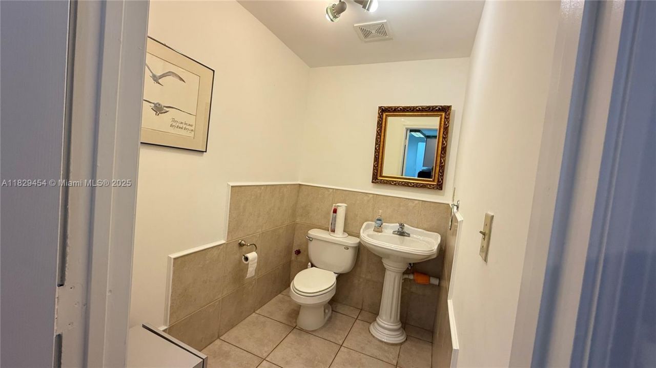 1651 W 37th St, Unit 402, Hialeah, FL 33012 Photo
