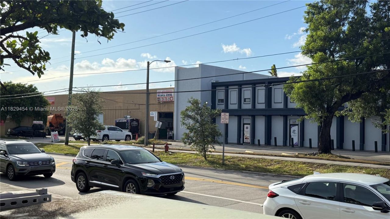 1651 W 37th St, Unit 402, Hialeah, FL 33012 Photo