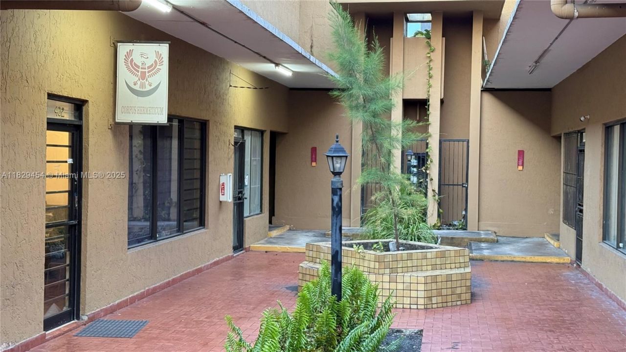 1651 W 37th St, Unit 402, Hialeah, FL 33012 Photo