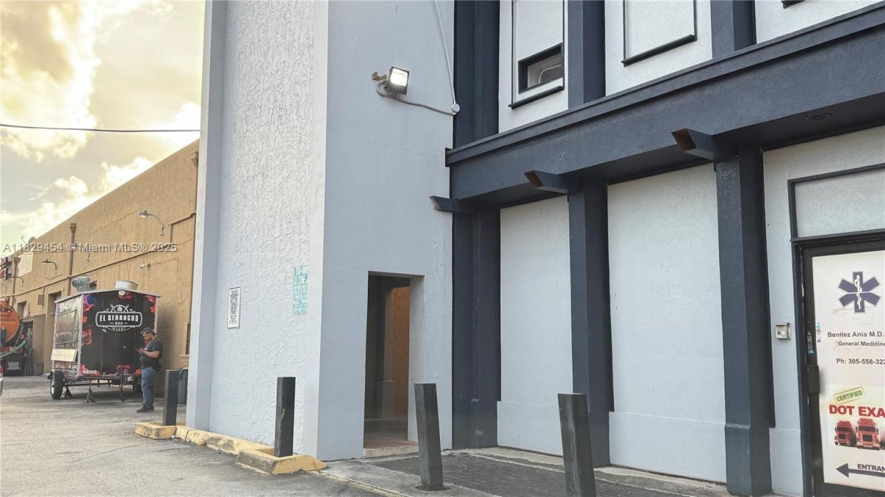 1651 W 37th St, Unit 402, Hialeah, FL 33012 Photo