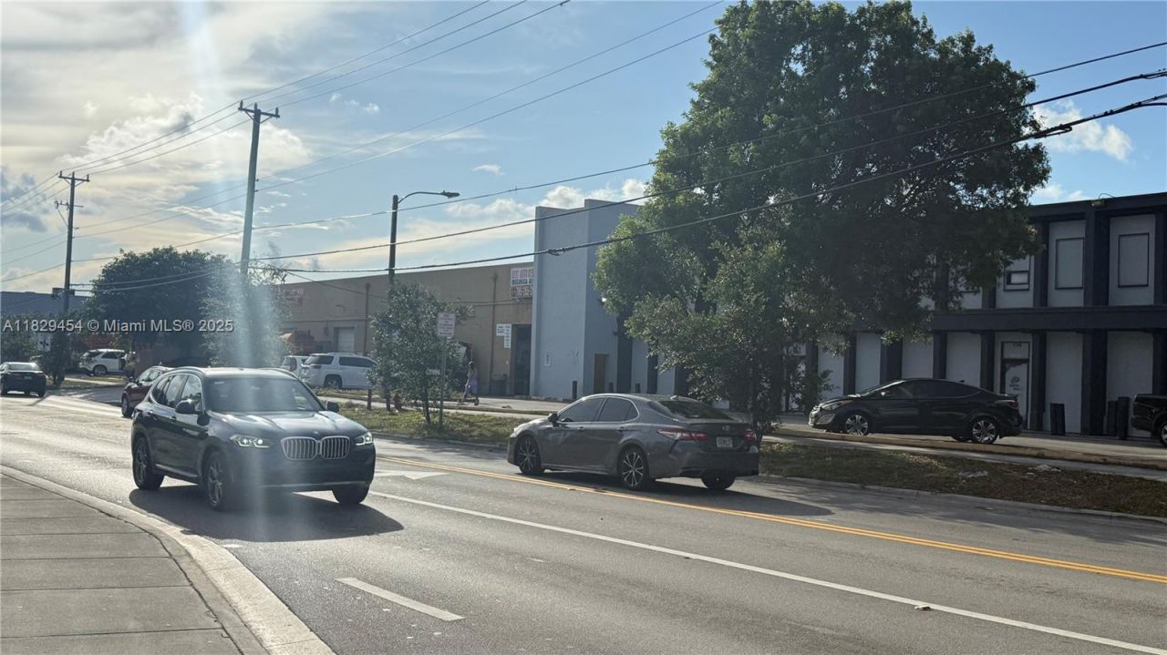 1651 W 37th St, Unit 402, Hialeah, FL 33012 Photo