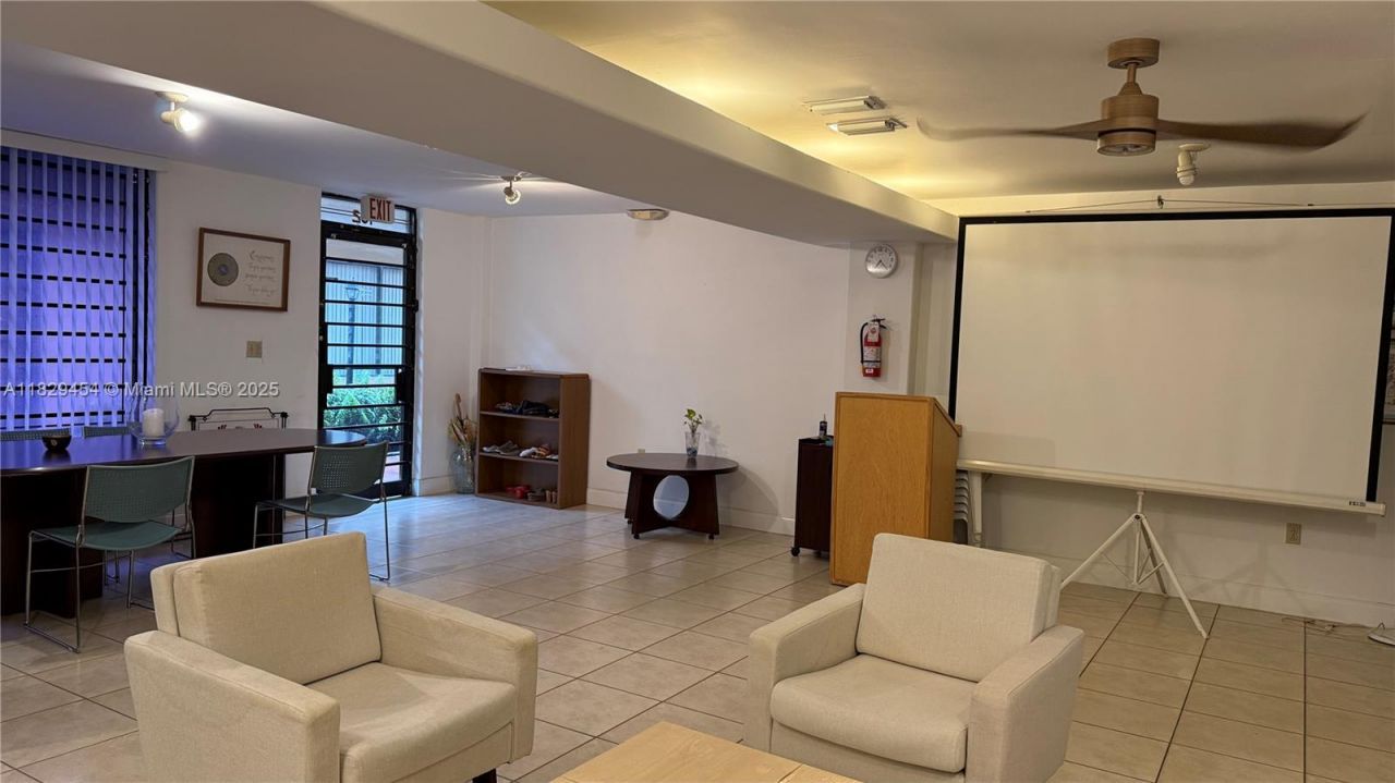 1651 W 37th St, Unit 402, Hialeah, FL 33012 Photo