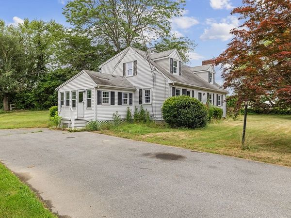 8 North St, Bridgewater, MA 02324