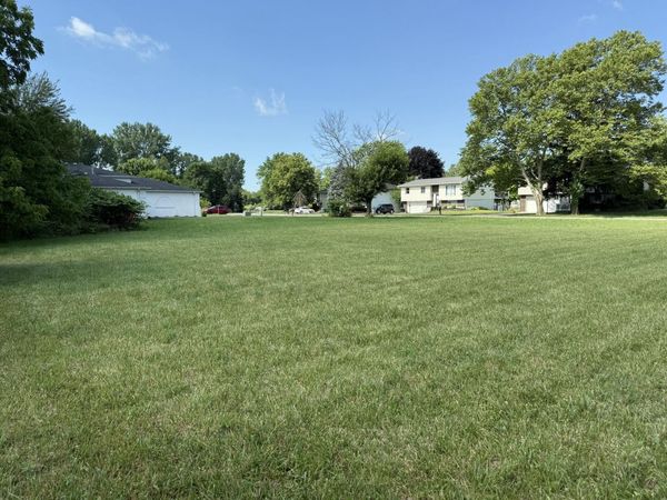 6033 Taft Place, Merrillville, IN 46410