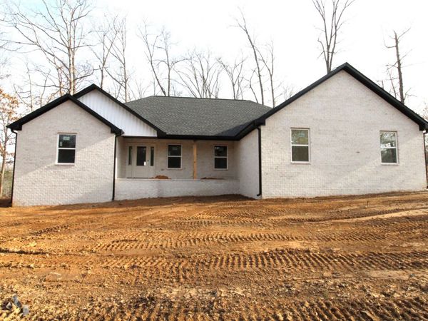 440 Oak Point Dr, Lexington, TN 38351