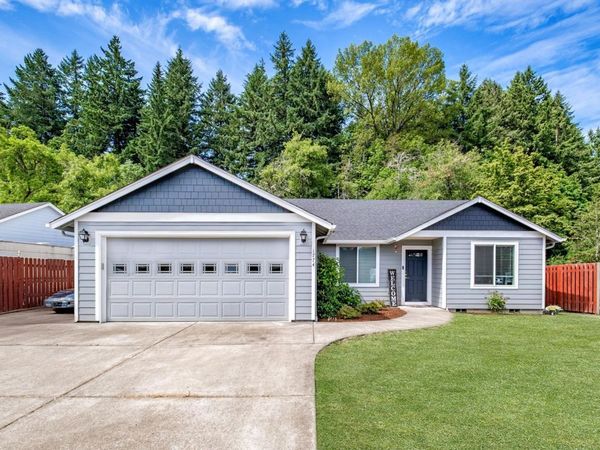 1774 Grape Ct, Sweet Home, OR 97386