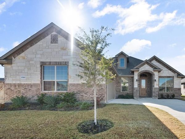 3703 Twin Pines Drive, Grand Prairie, TX 76065