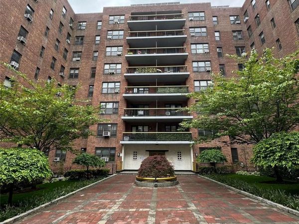 67-76 Booth Street, Unit 1G, Forest Hills, NY 11375