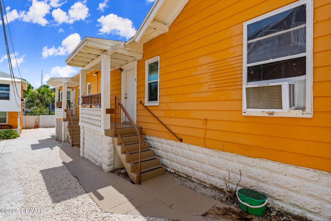 23 S Hollywood Avenue, Daytona Beach, FL 32118 Photo