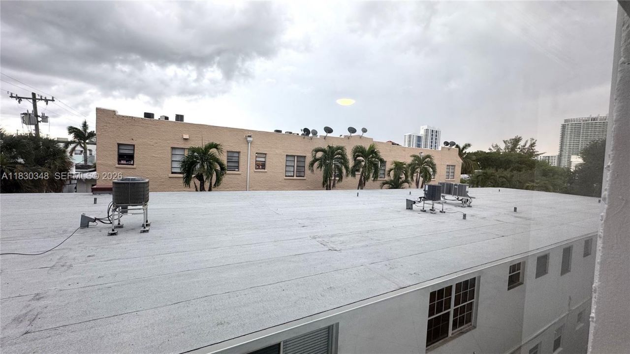 1559 Michigan Ave, Unit 305, Miami Beach, FL 33139 Photo