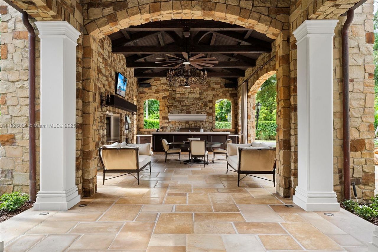 10101 SW 60th Ct, Pinecrest, FL 33156 Photo