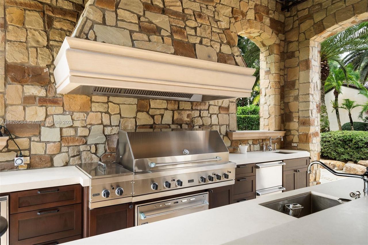 10101 SW 60th Ct, Pinecrest, FL 33156 Photo