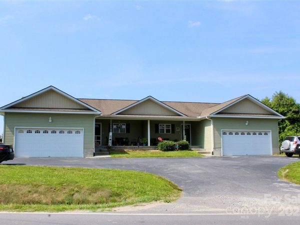 544 Tracy Grove Road, Flat Rock, NC 28731