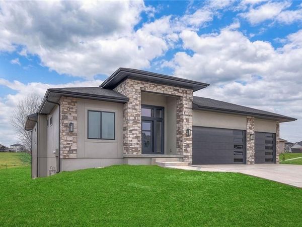 917 Savannah Lane, Greenwood, MO 64034