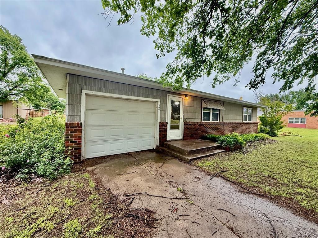 308 S Magnolia Avenue, Erick, OK 73645 Main Photo