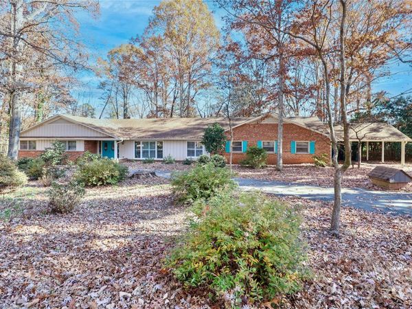 251 Gleneagles Road E, Statesville, NC 28625