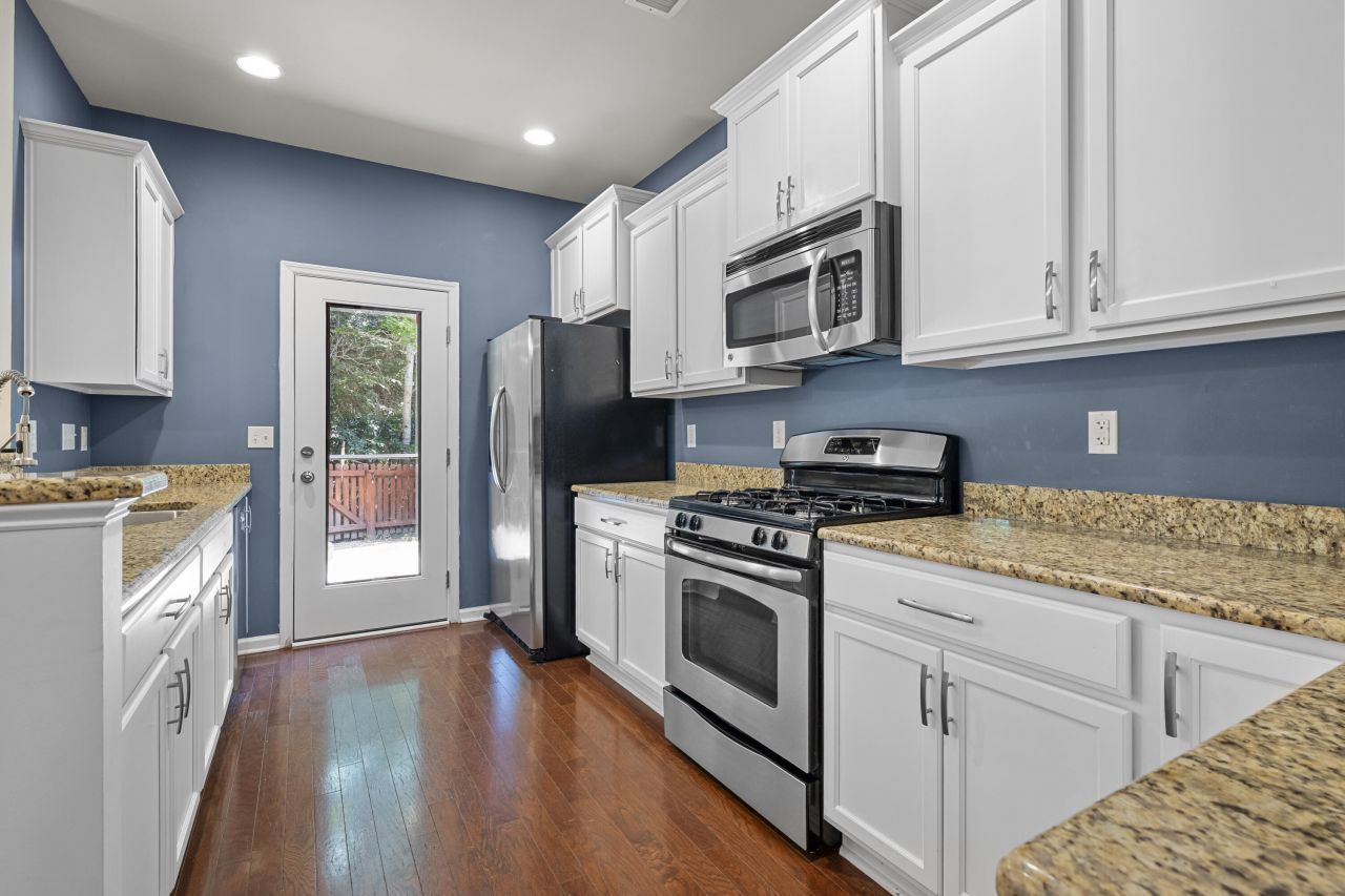 854 Bibury Court Photo 11