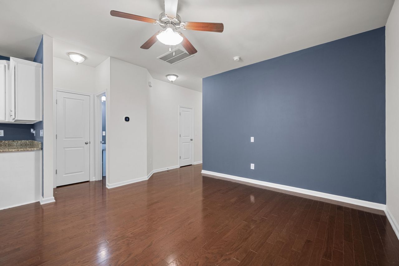 854 Bibury Court Photo 15