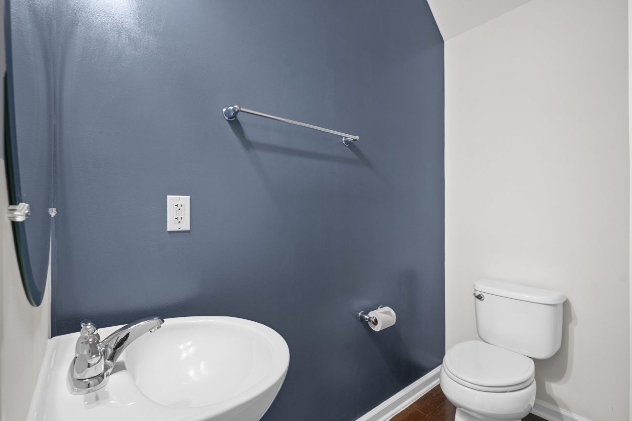 854 Bibury Court Photo 23