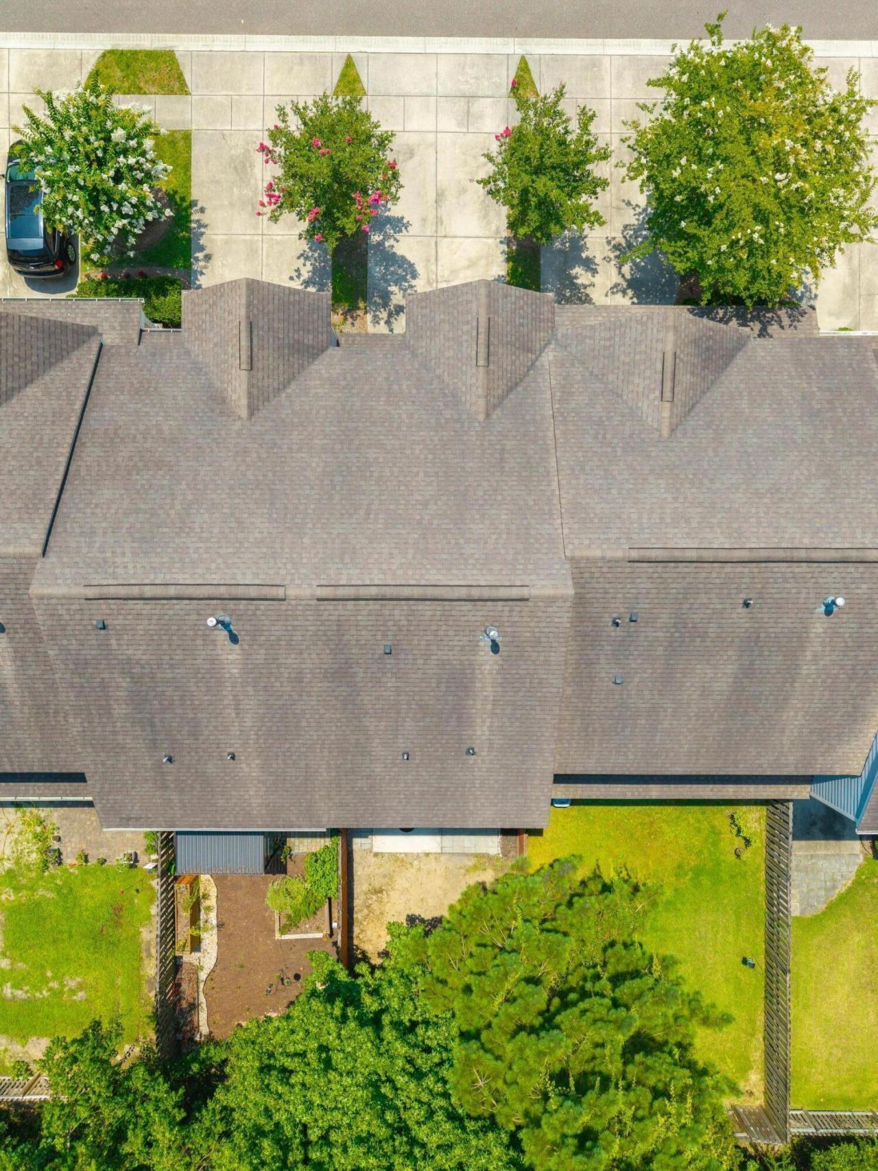 854 Bibury Court Photo 26