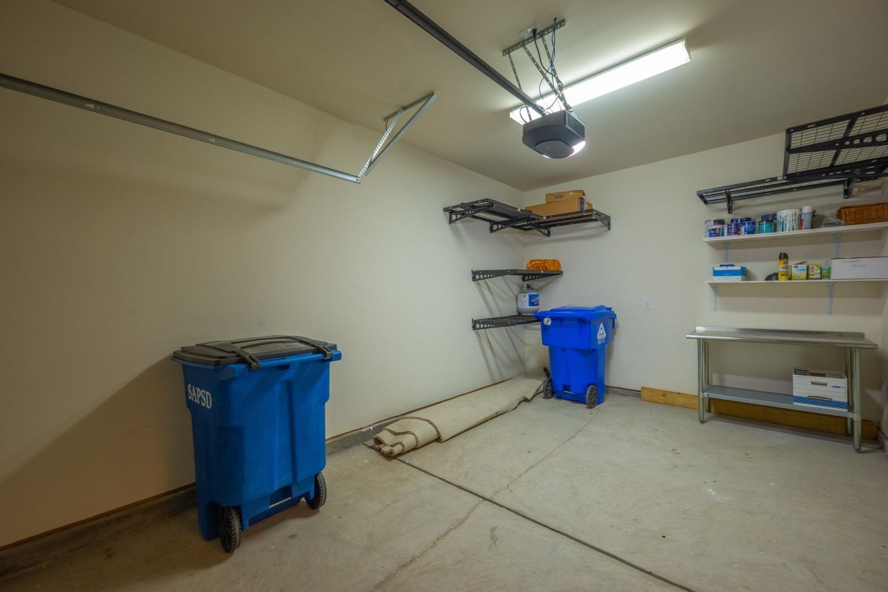 854 Bibury Court Photo 31