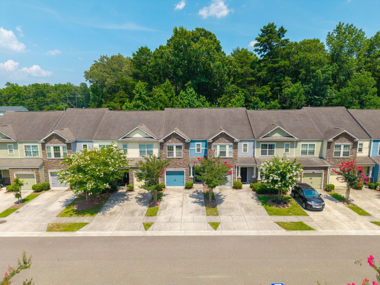 854 Bibury Court Photo 32