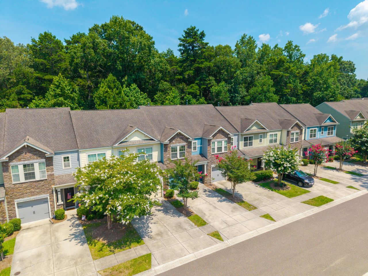 854 Bibury Court Photo 34