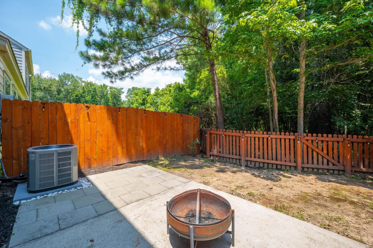 854 Bibury Court Photo 36